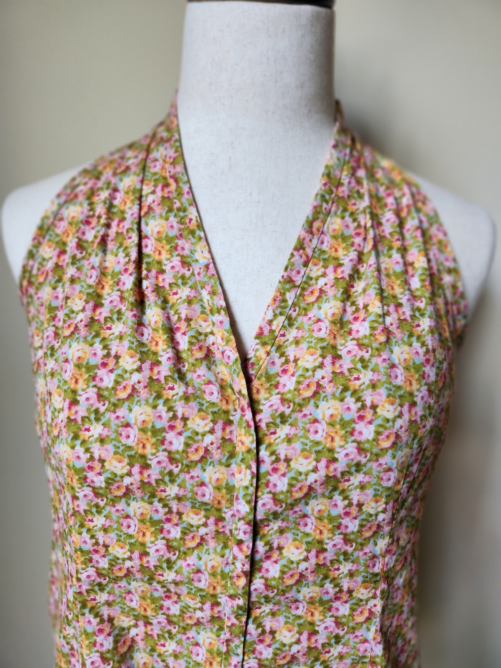 Cotton Top Sleeveless Ditsy Floral Blouse V-Neck Pleated Stretch Cotton Top 10P
